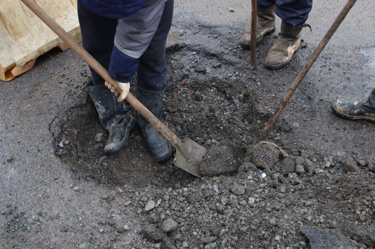 На месте аварии работают сотрудники КП «Днепрводоканал» На месте аварии работают сотрудники КП «Днепрводоканал»