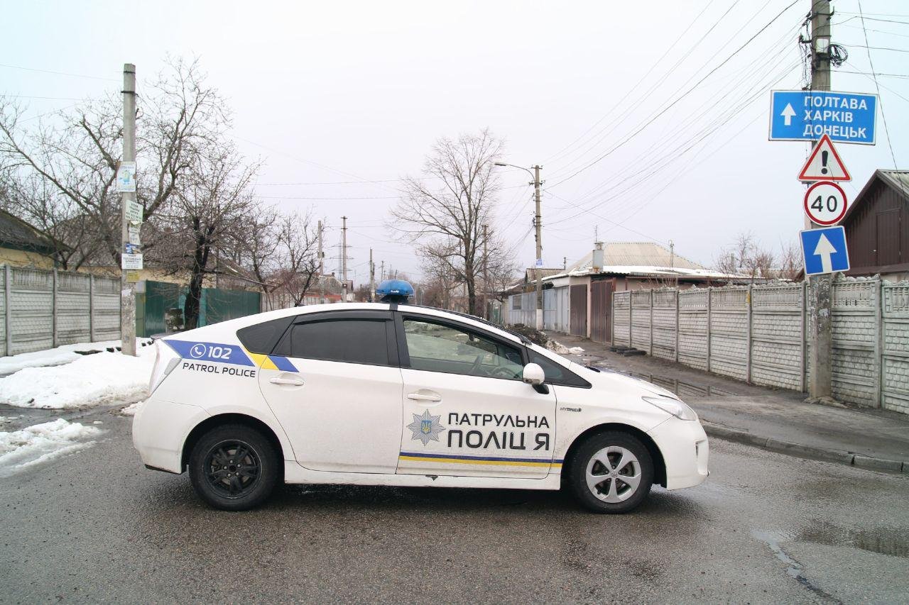 27 марта сотрудники службы спасения перекрыли участок дороги на улице Солончакова