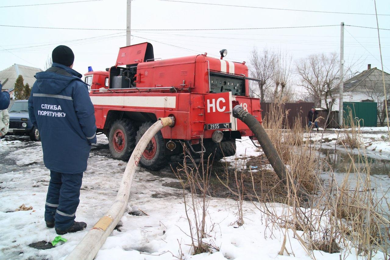 На месте работает пожарно-насосная станция