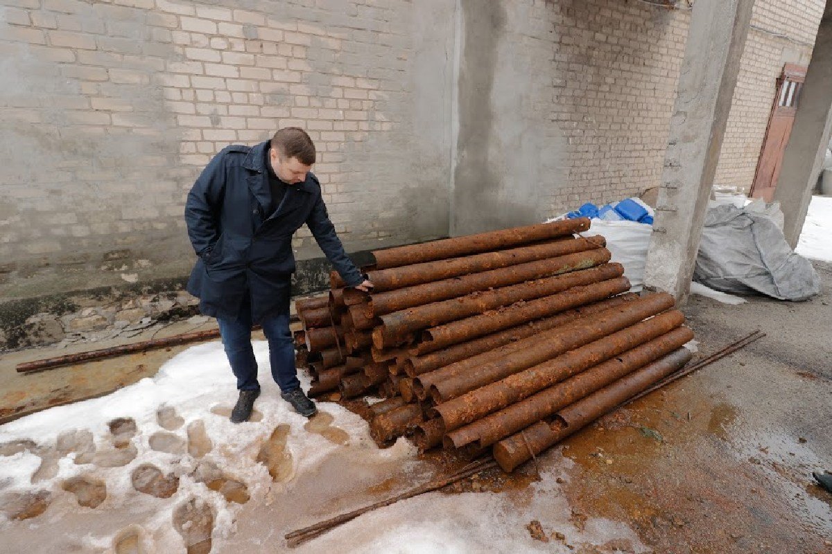 Также заменяют фильтры, проработавшие здесь более трех десятилетий Также заменяют фильтры, проработавшие здесь более трех десятилетий