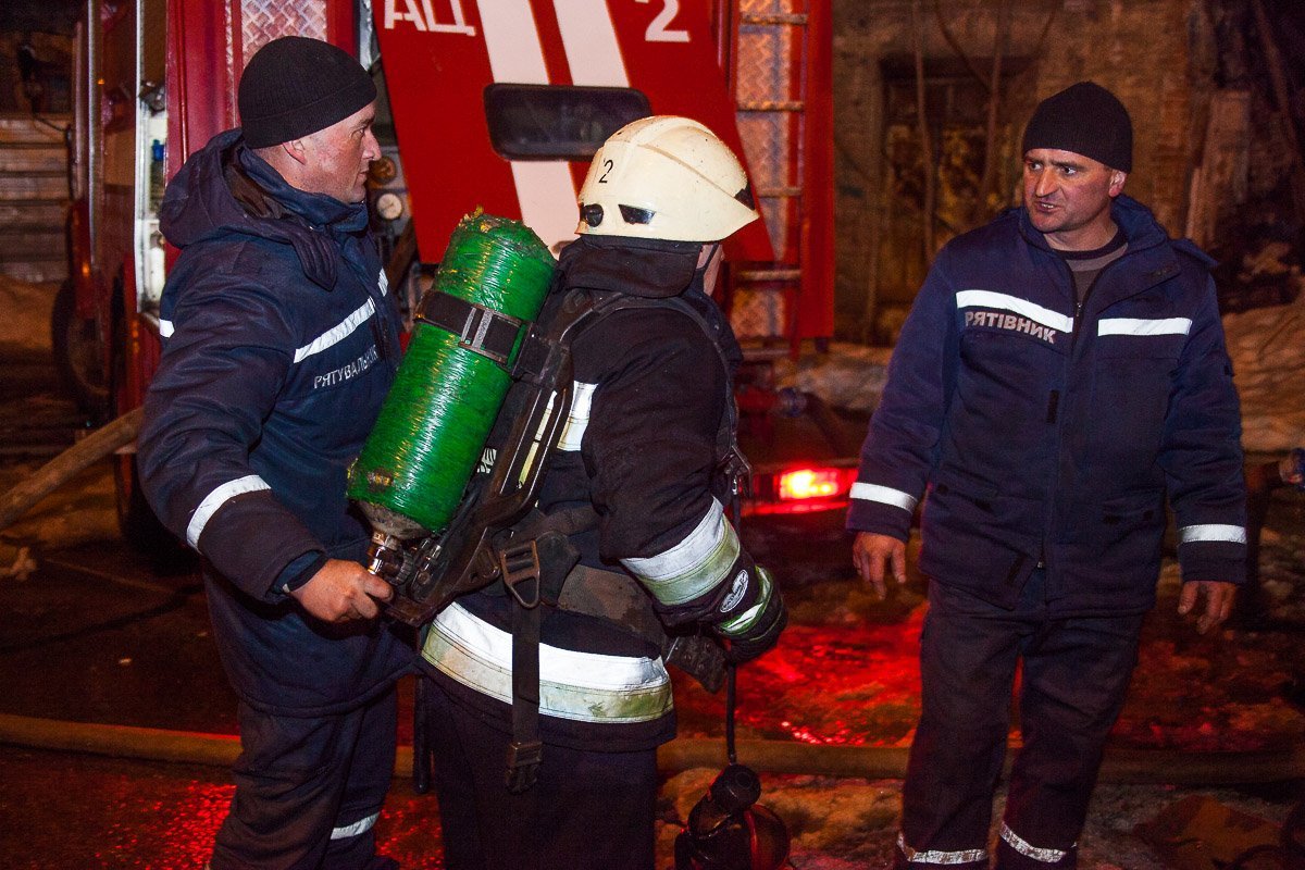 По состоянию на 3:00 пожар удалось потушить