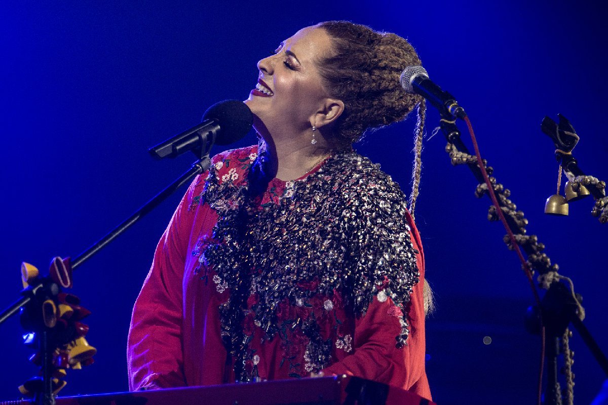 Суть и смысл творчества коллектива — проникновение в суть сложных явлений жизни Суть и смысл творчества коллектива — проникновение в суть сложных явлений жизни