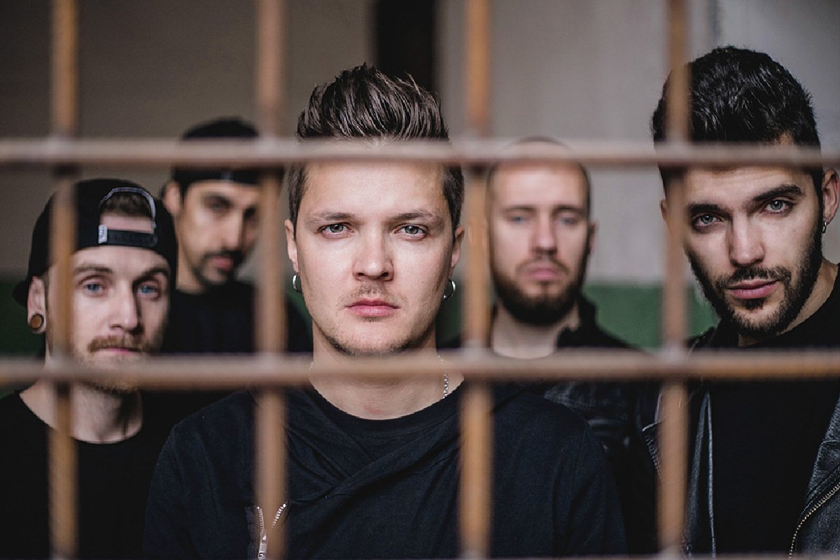 Каждый концерт - это полный отрыв и неистовый обмен энергией Каждый концерт - это полный отрыв и неистовый обмен энергией