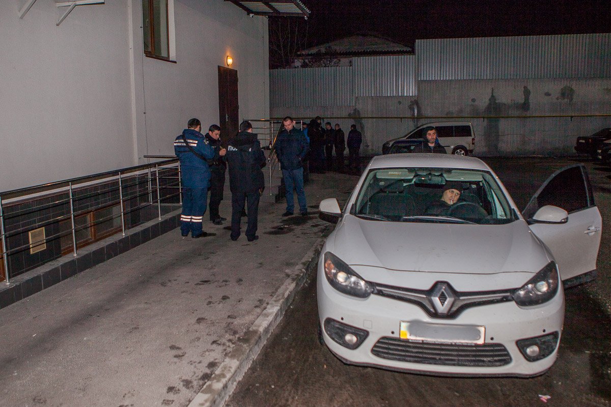 В результате инцидента есть один пострадавший, его доставили в больницу с легкими телесными В результате инцидента есть один пострадавший, его доставили в больницу с легкими телесными