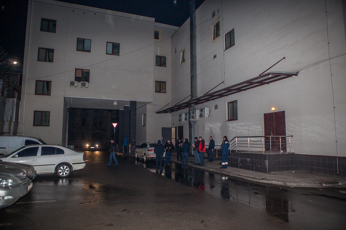 Ведутся следственные действия, на месте работают СОГ и патрульная полиция Ведутся следственные действия, на месте работают СОГ и патрульная полиция