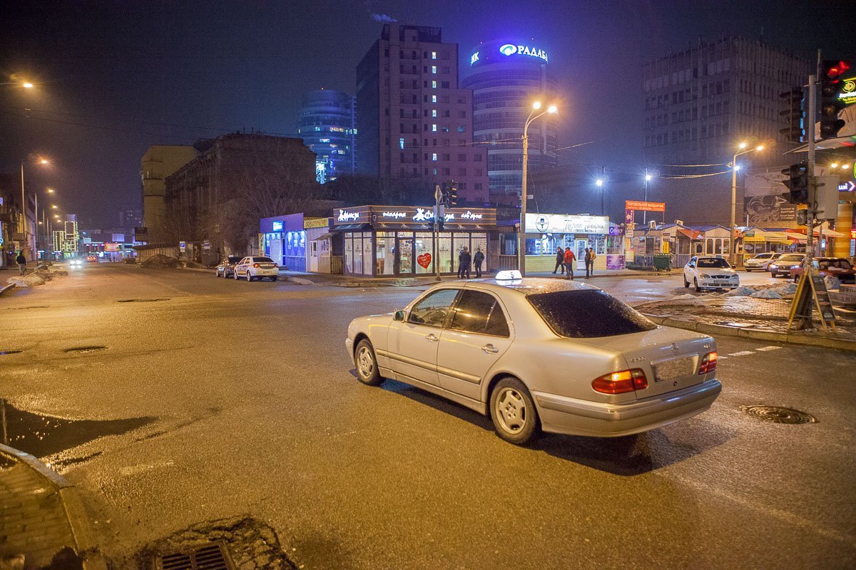 28 марта на пересечении улиц Вячеслава Липинского и Харьковской мужчина умышленно прыгнул под колеса такси 28 марта на пересечении улиц Вячеслава Липинского и Харьковской мужчина умышленно прыгнул под колеса такси