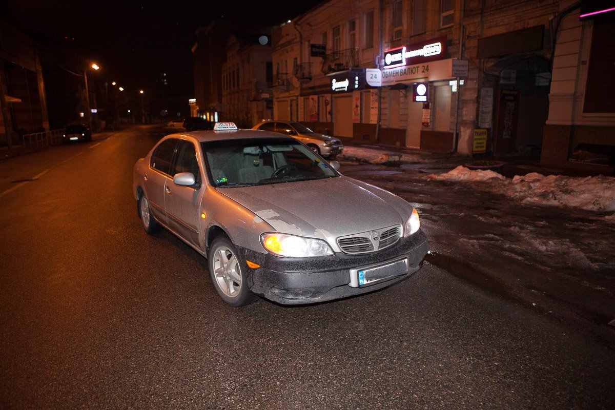 Автомобиль такси, под колеса которого бросался мошенник Автомобиль такси, под колеса которого бросался мошенник