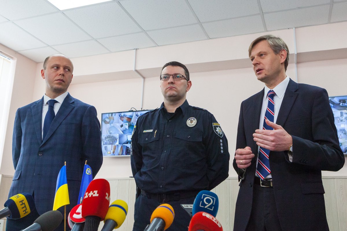 Презентовали систему Custody Records Константин Бушуев, Владимир Богонис и Роман Романов  Презентовали систему Custody Records Константин Бушуев, Владимир Богонис и Роман Романов