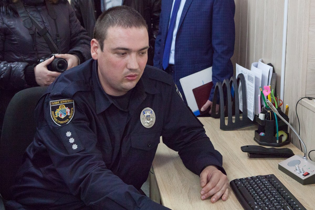 Когда задержанный поступает в изолятор, с ним проводит беседу инспектор по правам человека Когда задержанный поступает в изолятор, с ним проводит беседу инспектор по правам человека