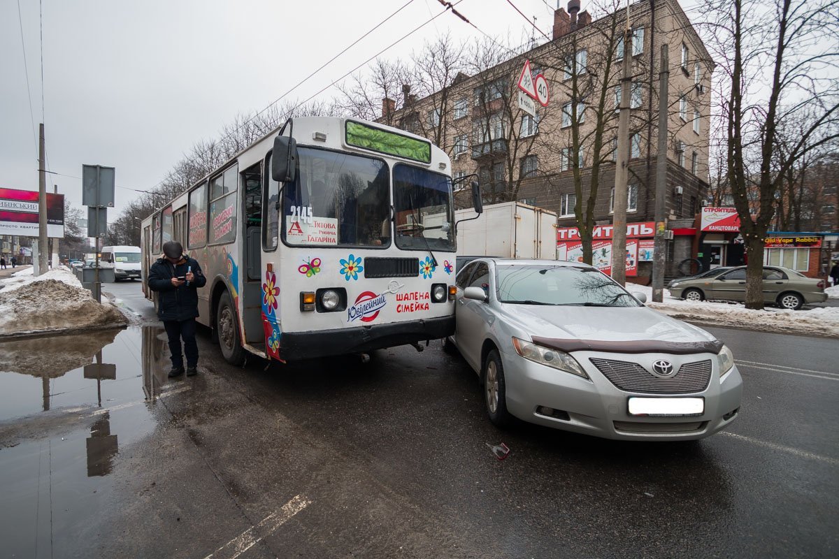 Водители по-разному утверждают то, как произошло авария Водители по-разному утверждают то, как произошло авария