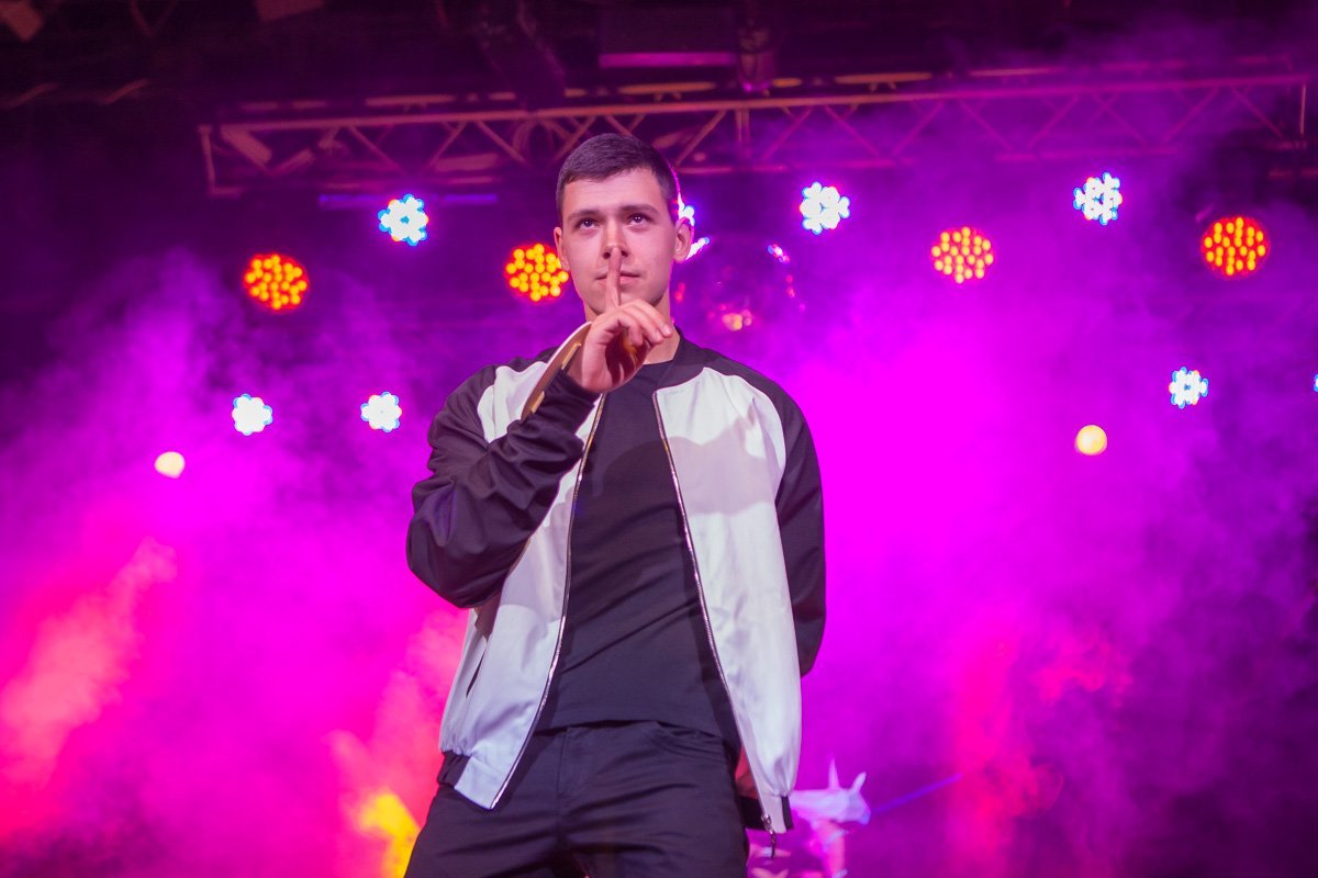 Весь мир должен притихнуть, когда на сцене настоящий мачо