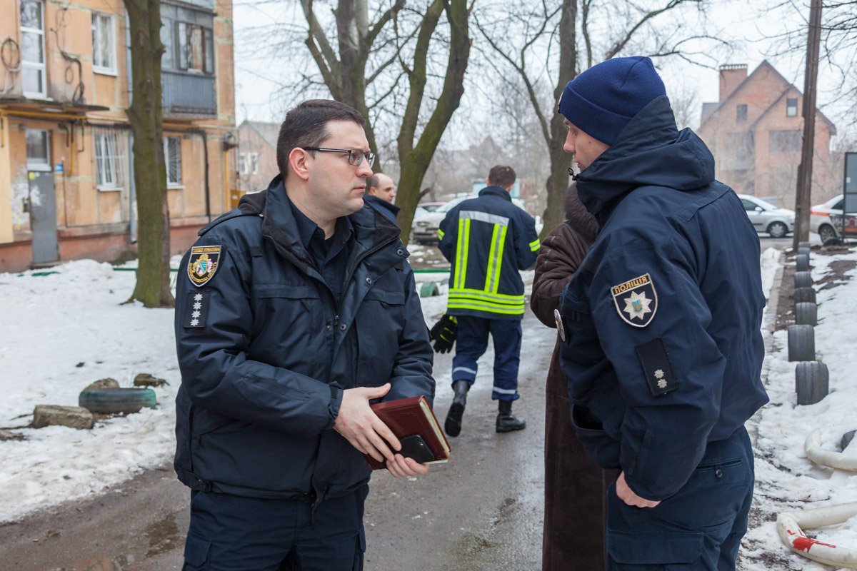 На место происшествия приехал заместитель начальника ГУ НП Днепропетровской области На место происшествия приехал заместитель начальника ГУ НП Днепропетровской области