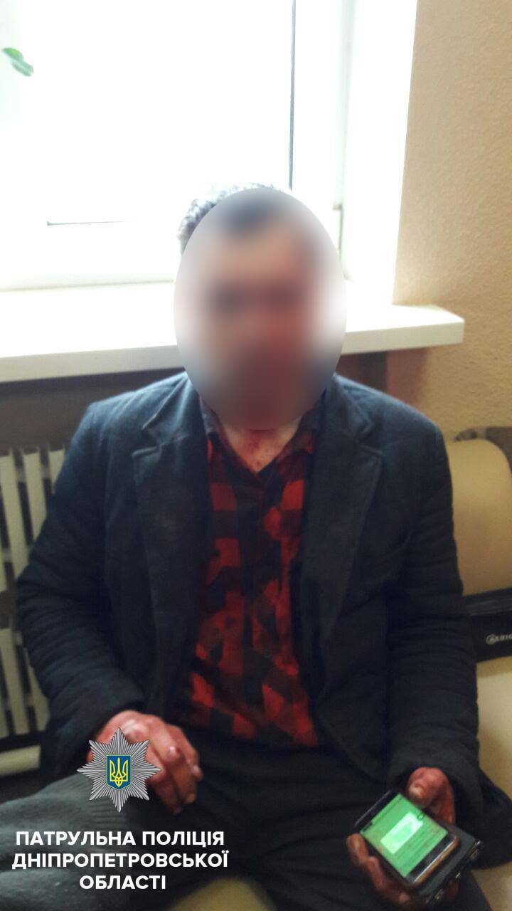 Патрульные задержали 35-летнего мужчину, напавшего на сотрудников фирмы Патрульные задержали 35-летнего мужчину, напавшего на сотрудников фирмы