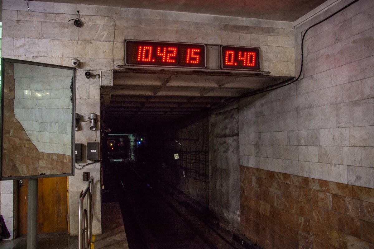 На станциях метро установлено 24 вентилятора основного проветривания На станциях метро установлено 24 вентилятора основного проветривания