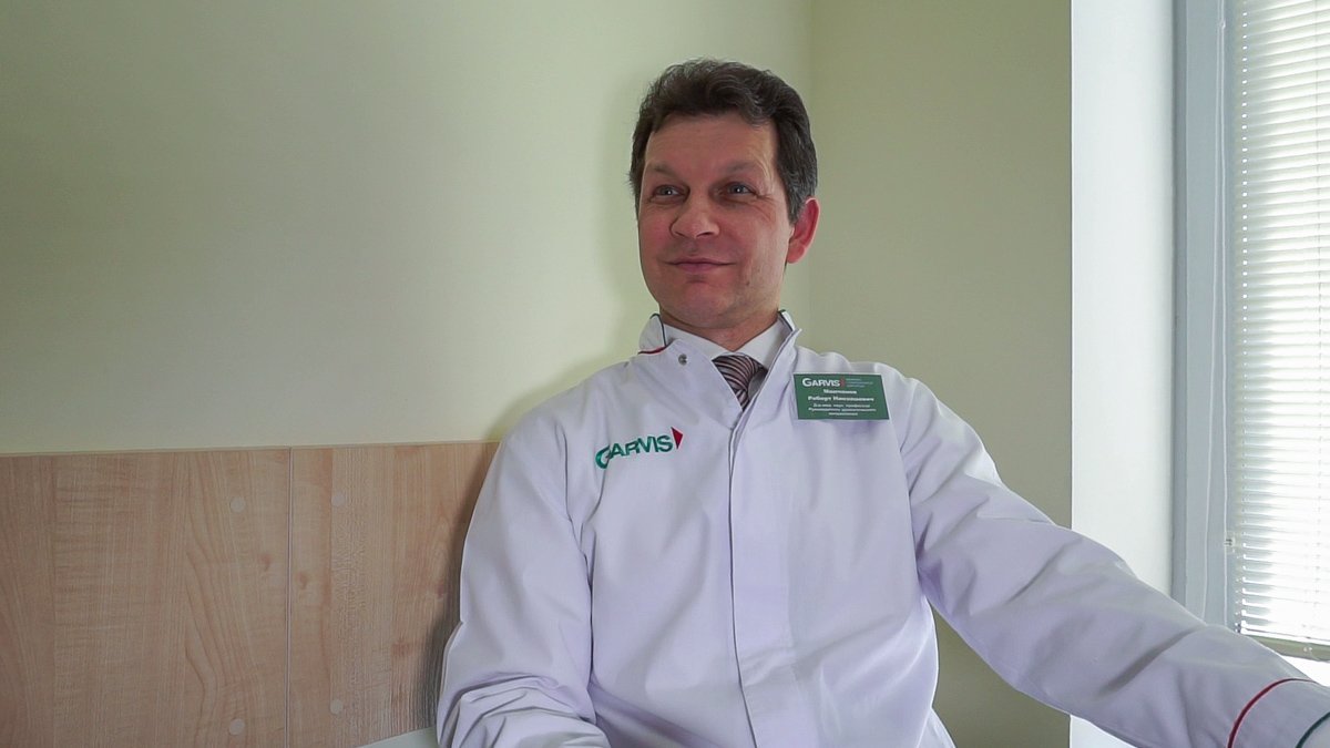 Руководитель направления урологии клиники, врач-уролог высшей категории, доктор медицинских наук, профессор кафедры хирургии ДГМА Роберт Молчанов