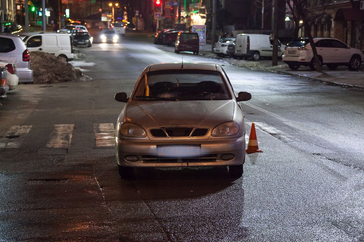 Водитель Lanos сбил женщину и маленькую девочку
