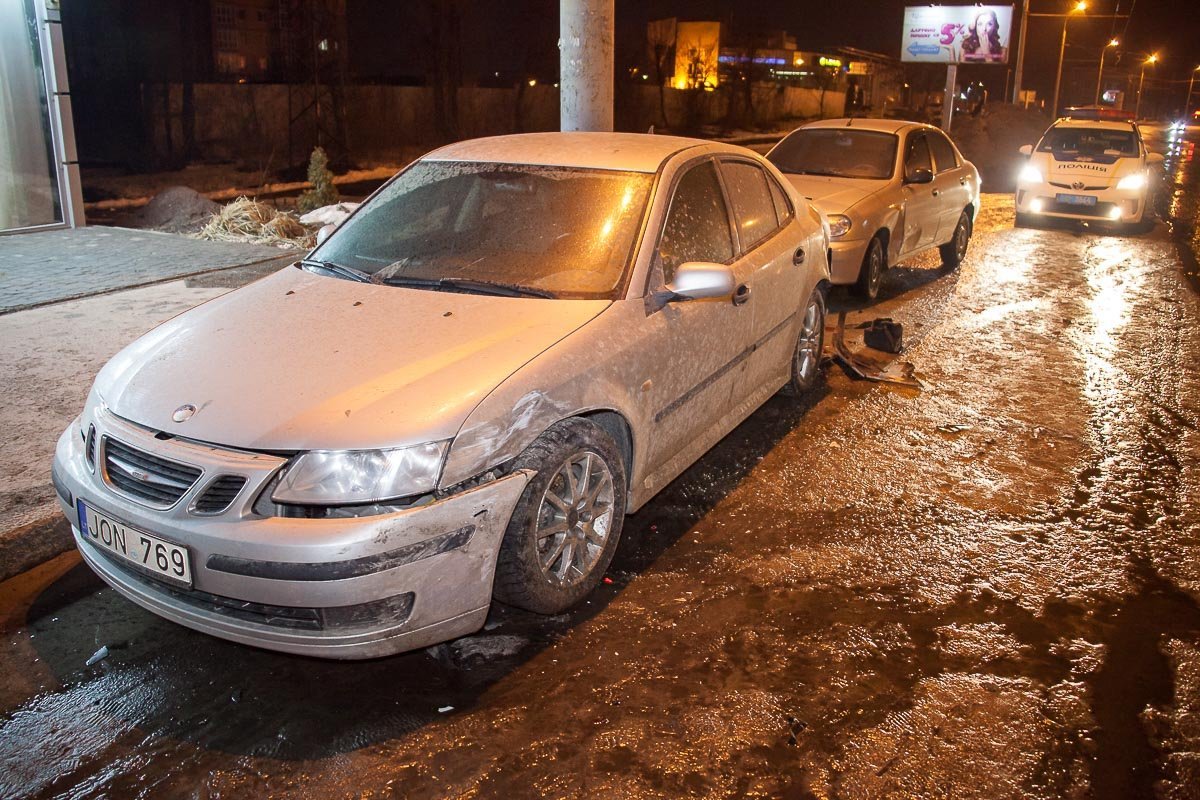 Kia въехал в Lanos и Saab Kia въехал в Lanos и Saab