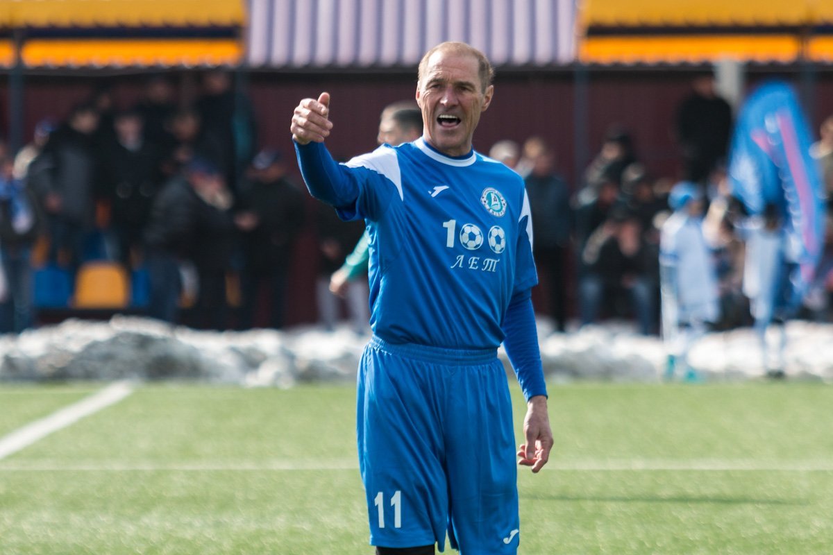 На поле вышли знаменитые игроки, легенды советского футбола и сборной СССР