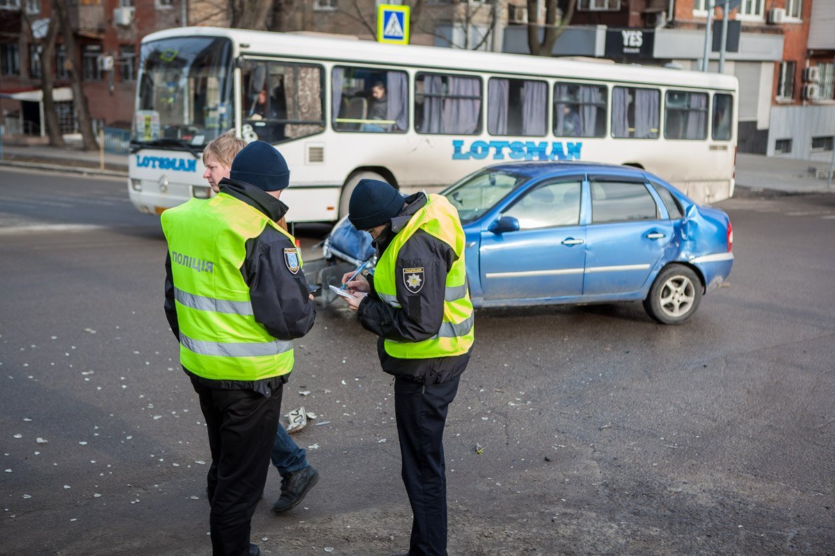 На месте работают сотрудники патрульной полиции и вызвана следственно-оперативная группа