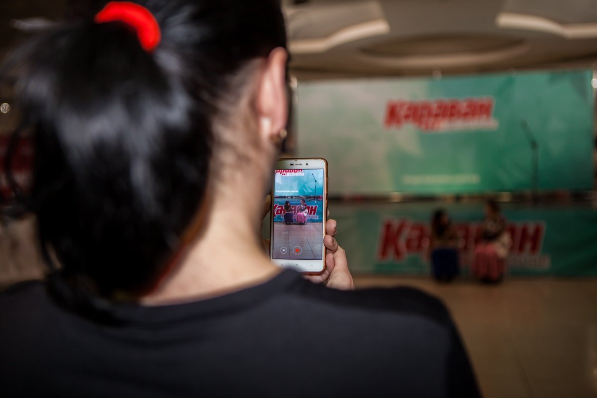 В "Караване" прошел "День смеха" с КВНщиком Владимиром Борисовым В "Караване" прошел "День смеха" с КВНщиком Владимиром Борисовым