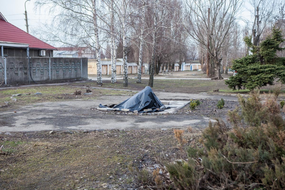 1 апреля памятник развалился 1 апреля памятник развалился