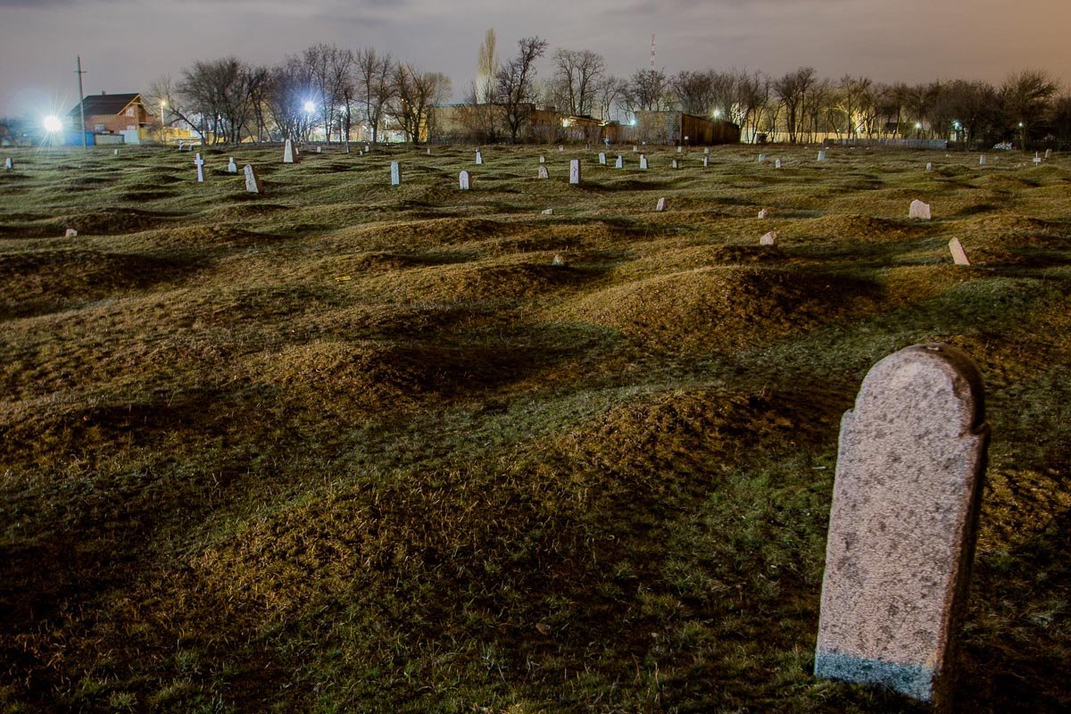 Кладбище в маленьких холмах Кладбище в маленьких холмах