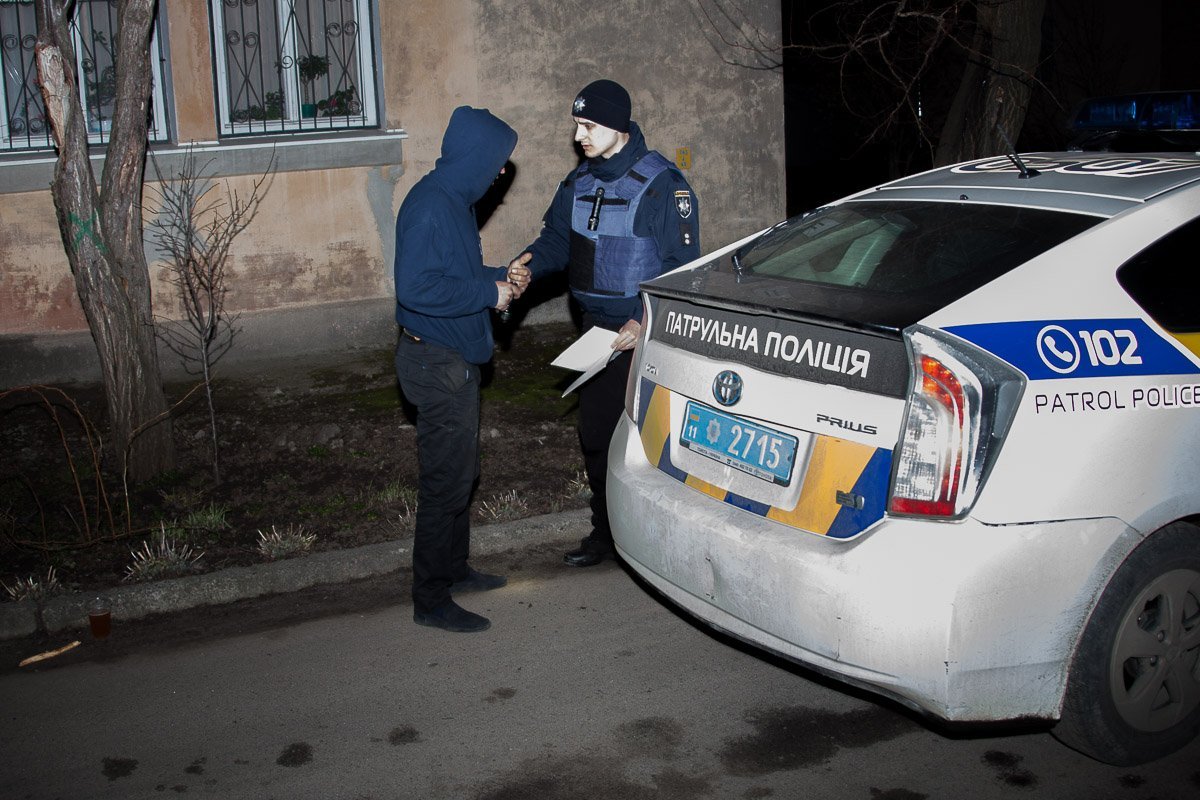 3 апреля около 23:00 на улице Новосельной произошел конфлик 3 апреля около 23:00 на улице Новосельной произошел конфлик