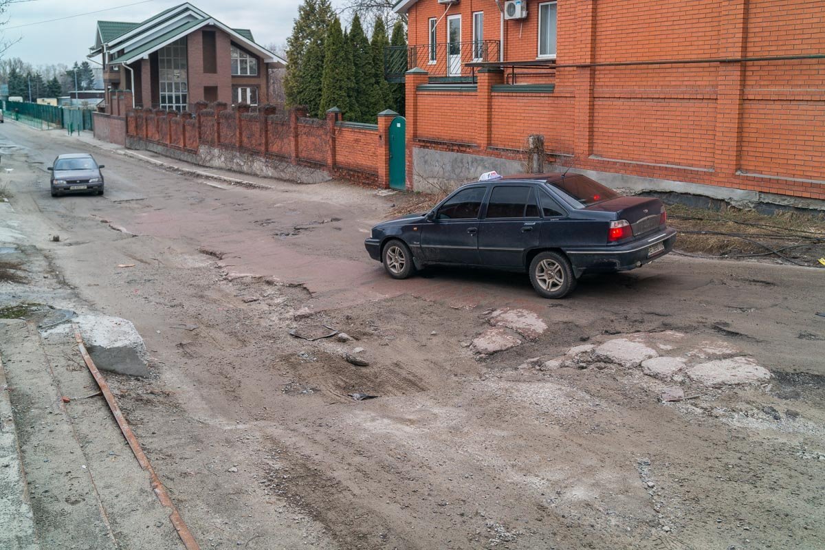 На самом деле, ямы выела днепровская асфальтная моль На самом деле, ямы выела днепровская асфальтная моль
