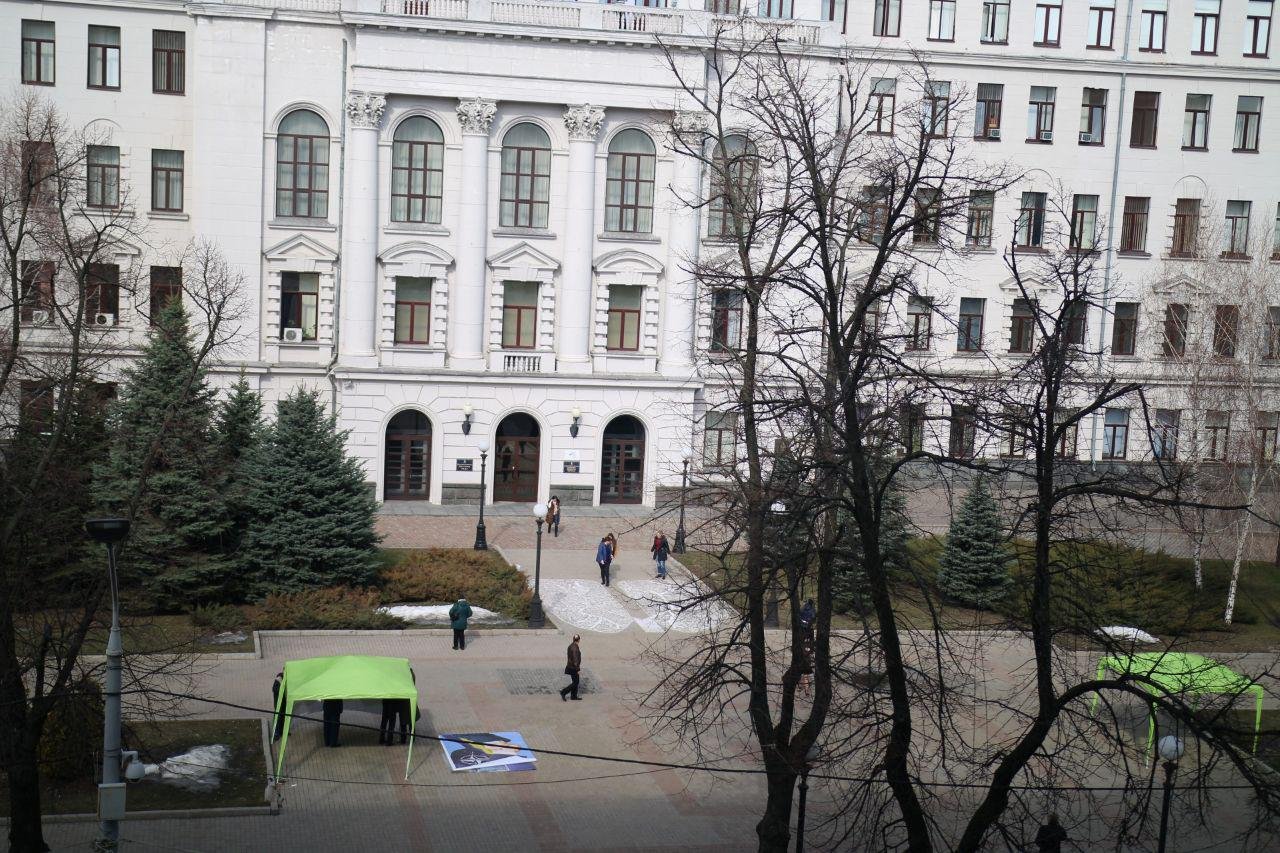 Легкие на площади - вид сверху Легкие на площади - вид сверху