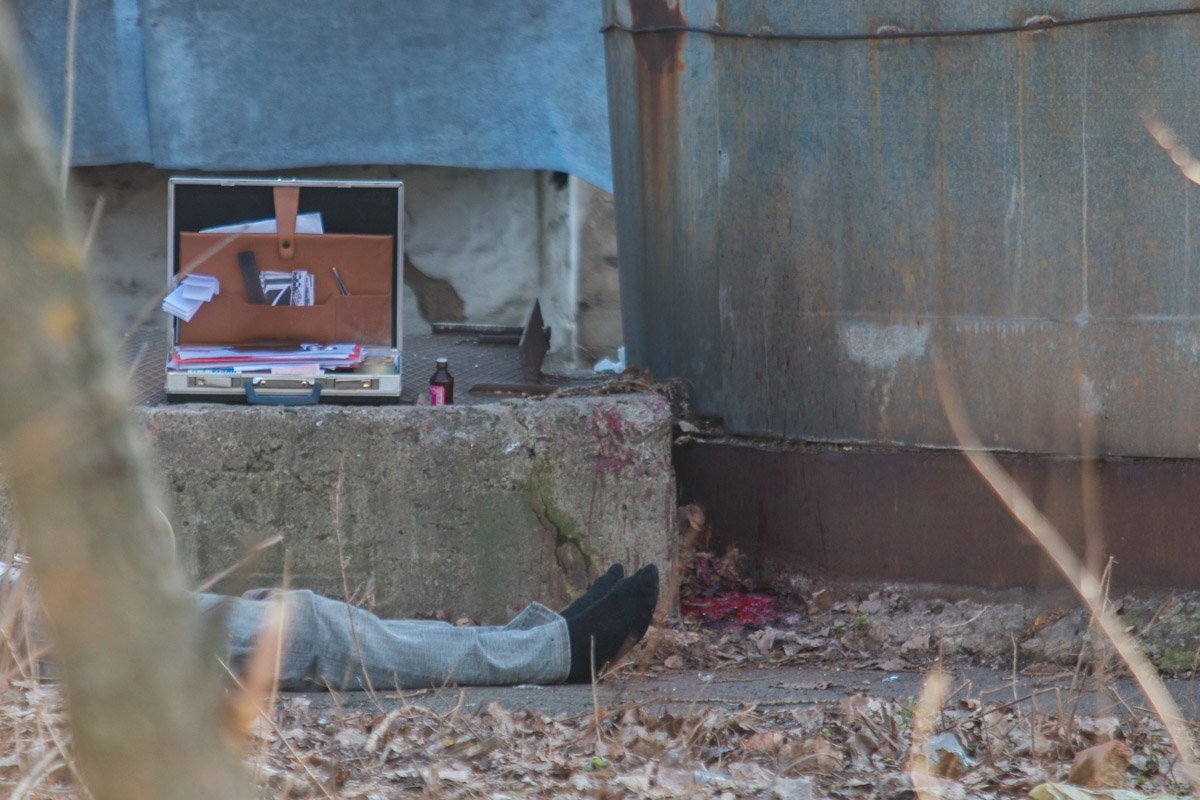 Возле тела погибшего много крови