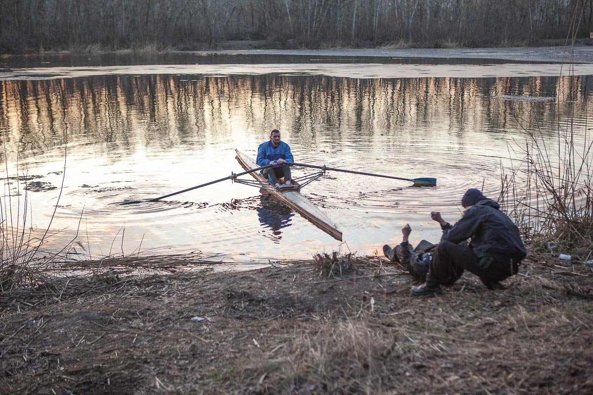 Парень около часа толкал тело утопленника к берегу Парень около часа толкал тело утопленника к берегу