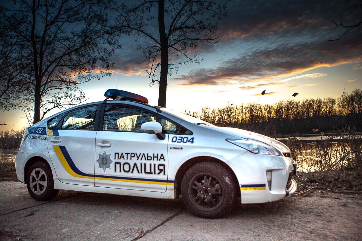 На месте работают патрульные, вызвана СОГ и судмедэксперты На месте работают патрульные, вызвана СОГ и судмедэксперты