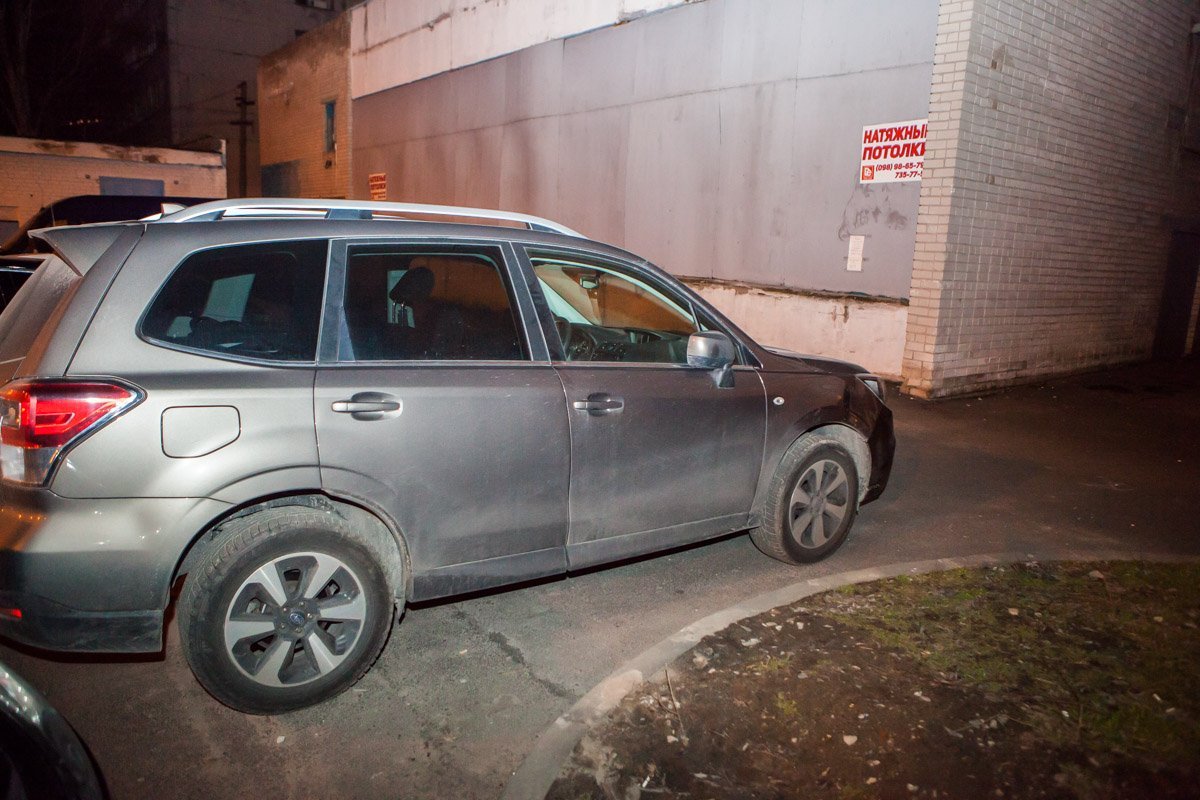4 апреля около 17:00 на Набережной Победы, 42 автомобиль Subaru сбил девушку, которая переходила дорогу