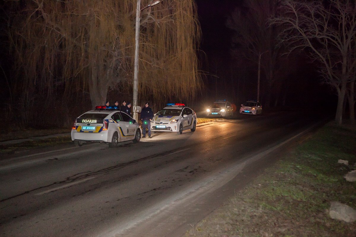 На месте работают ГСЧС и патрульная полиция На месте работают ГСЧС и патрульная полиция