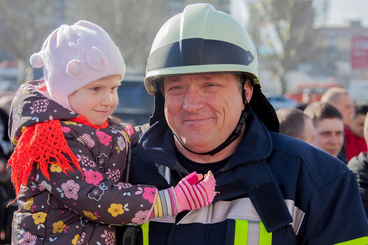 Дети любят спасателей