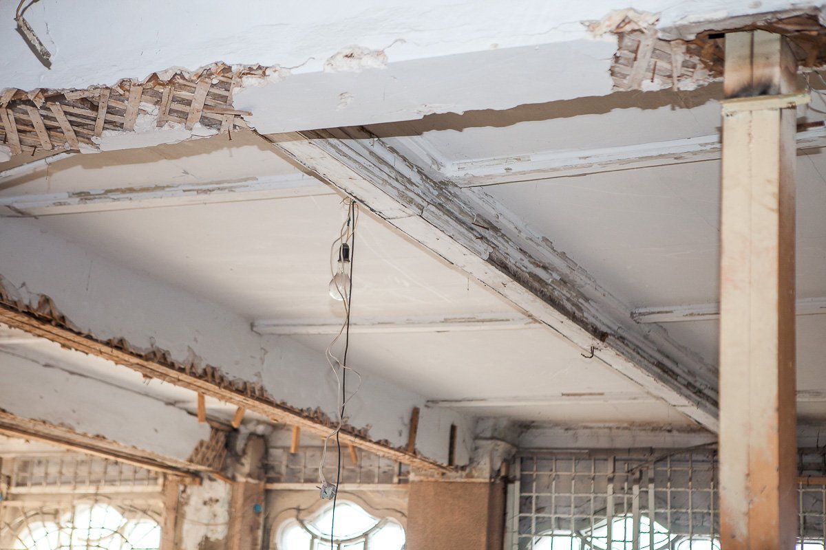 Еще есть уцелевшие лампочки