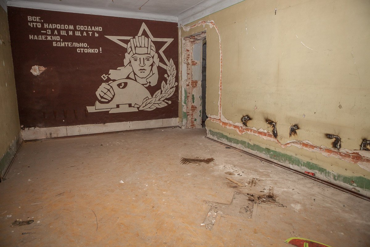 Созданное народом не смогли защитить