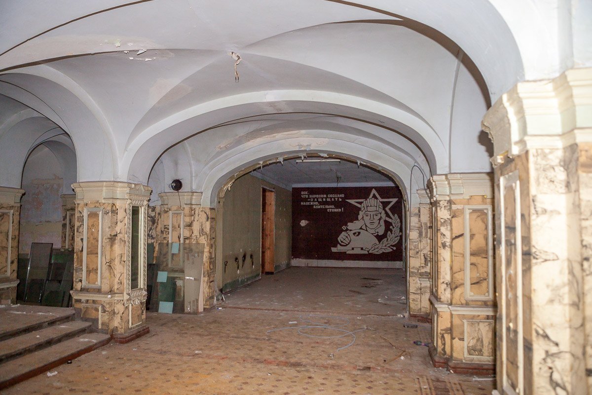 Здание находится в упадке