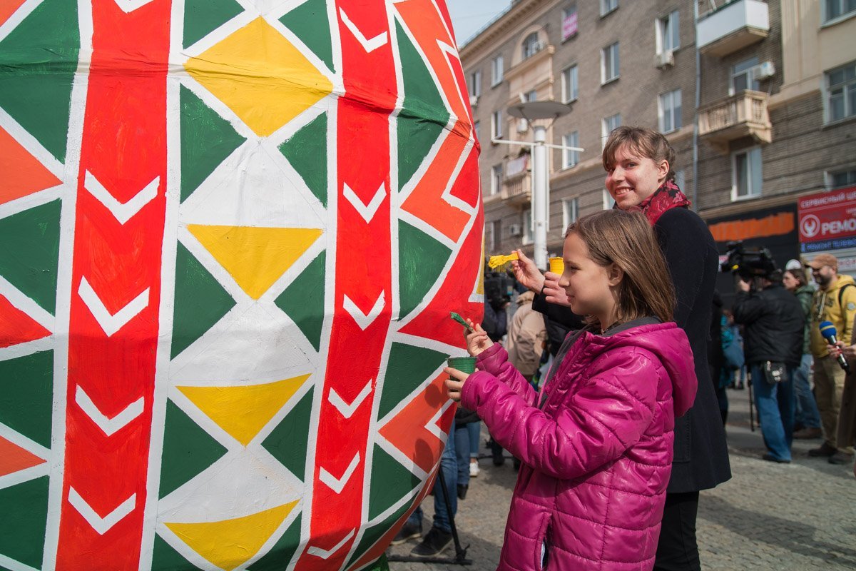 А кто-то подкрашивал на ходу  А кто-то подкрашивал на ходу