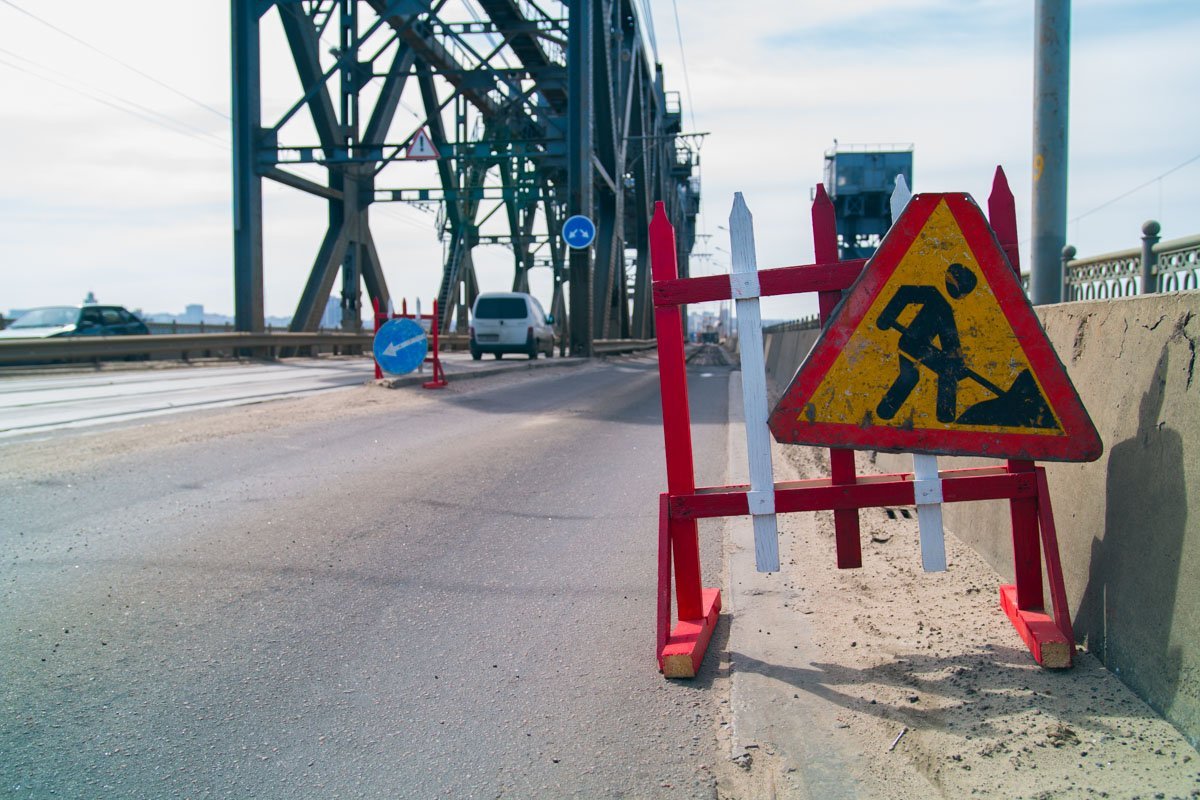 Работают дорожные службы Работают дорожные службы