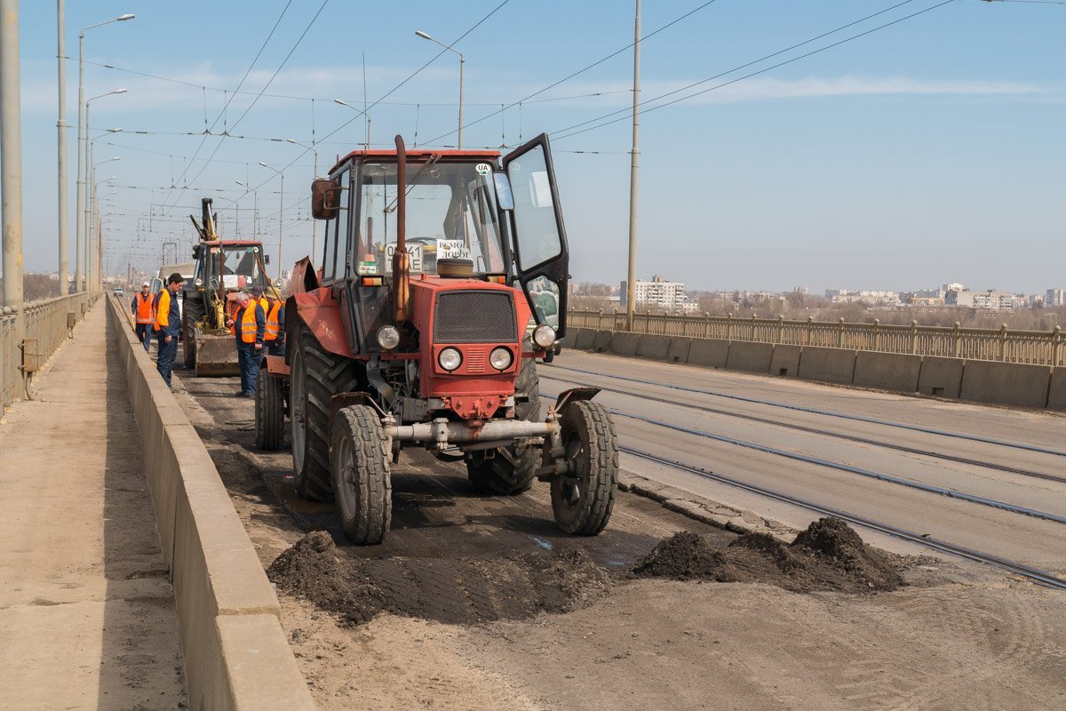 Проезд на мосту может быть затруднен Проезд на мосту может быть затруднен