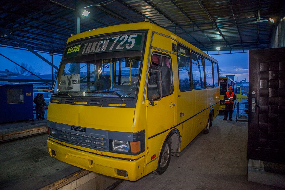 Все маршрутки проходят осмотр у механиков Все маршрутки проходят осмотр у механиков