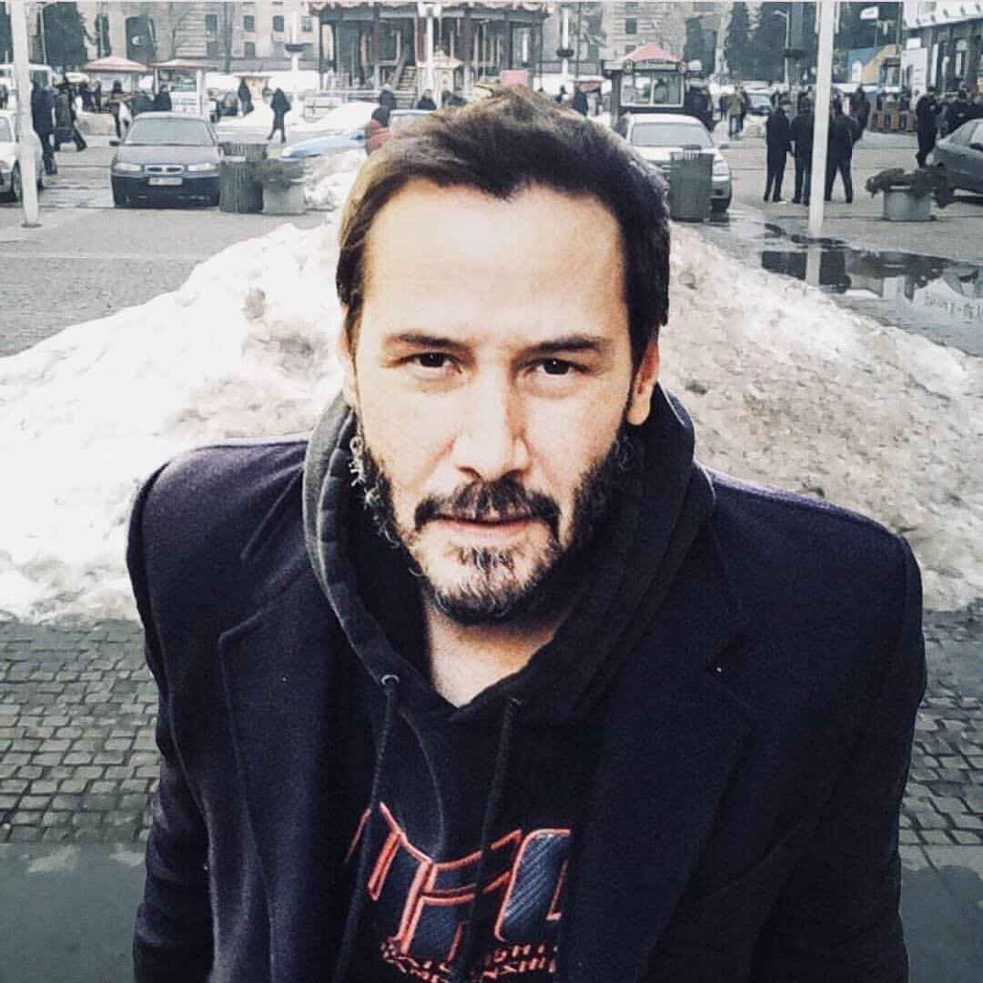 После выхода своего последнего триллера Киану Ривз решил посетить славный город Днепр