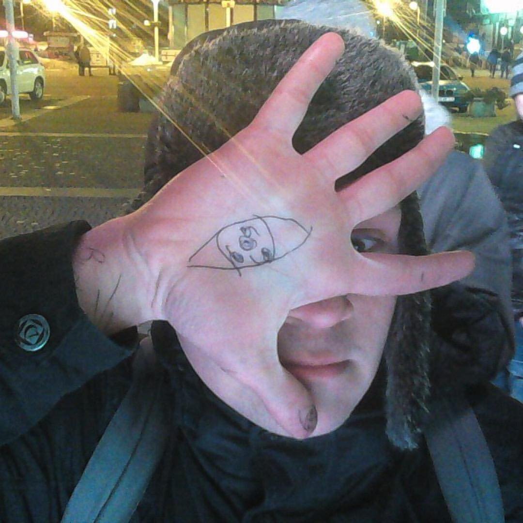 Художники - это люди, которые видят мир по-другому