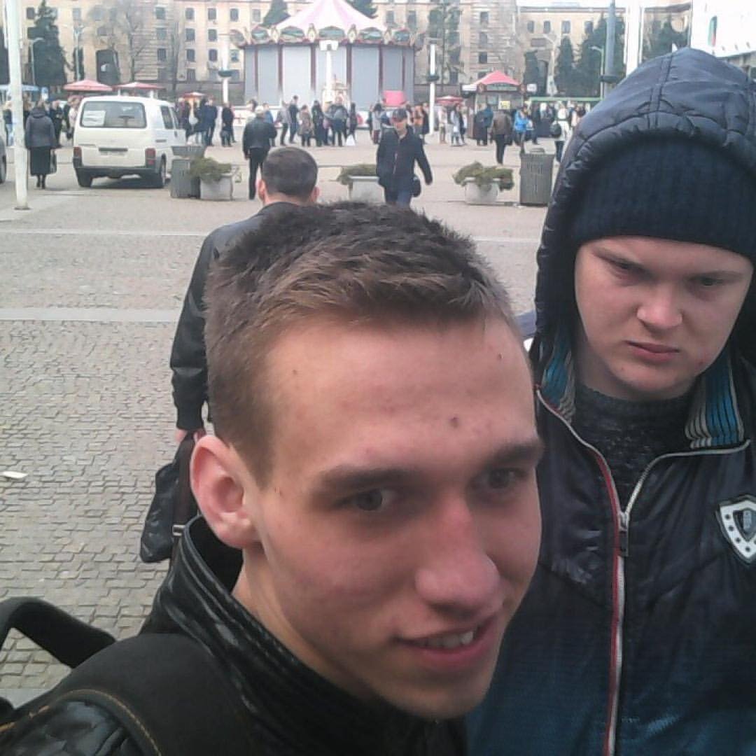 Когда у одного друга хорошее настроение, а у второго - не очень