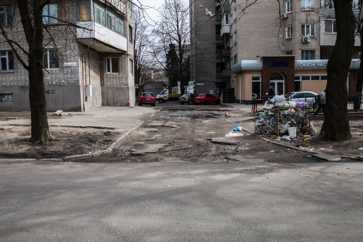 С внутриквартальными дорогами дела обстоят несколько хуже С внутриквартальными дорогами дела обстоят несколько хуже