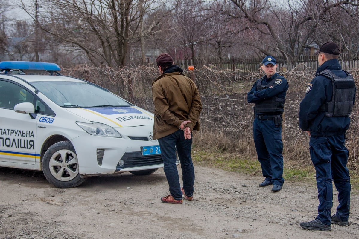 На место проишествия незамедлительно отправились несколько экипажей патрульной полиции