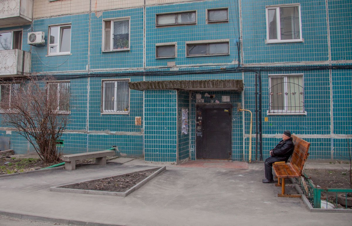 6 апреля около 16:00 в многоэтажном доме на переулке Штабном,6 обнаружили тело мужчины, покончившего жизнь самоубийством