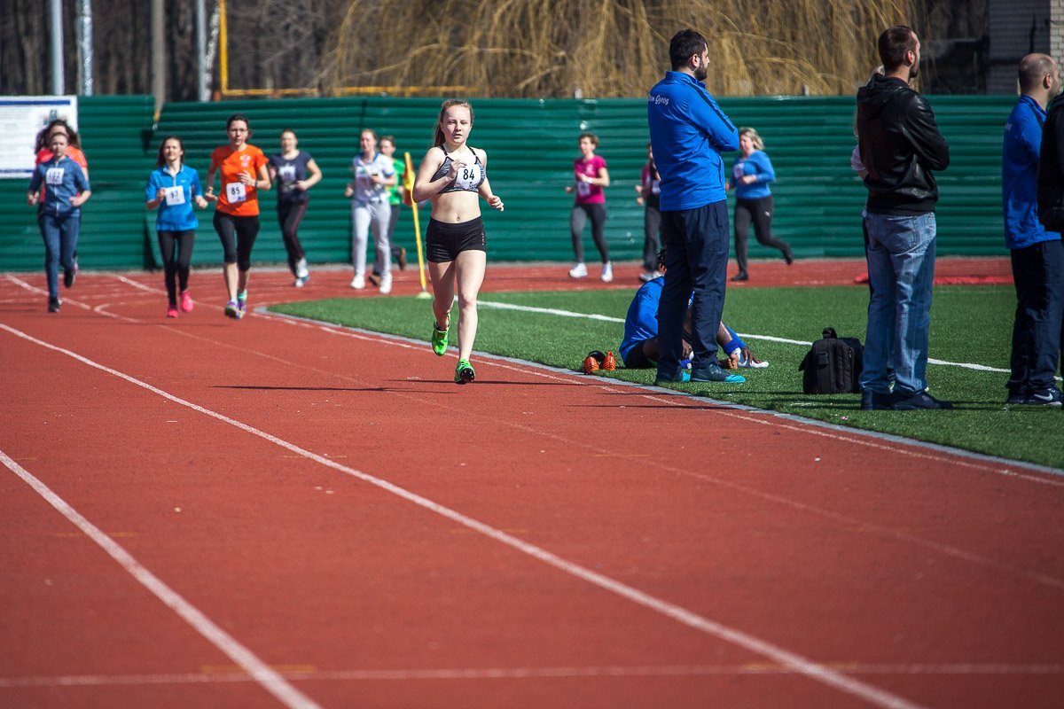 Эта малышка обогнала всех девушек и женщин в забеге