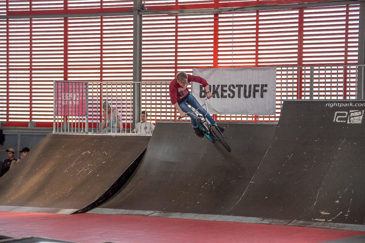 Порхай, как бабочка, жаль, как пчела Порхай, как бабочка, жаль, как пчела